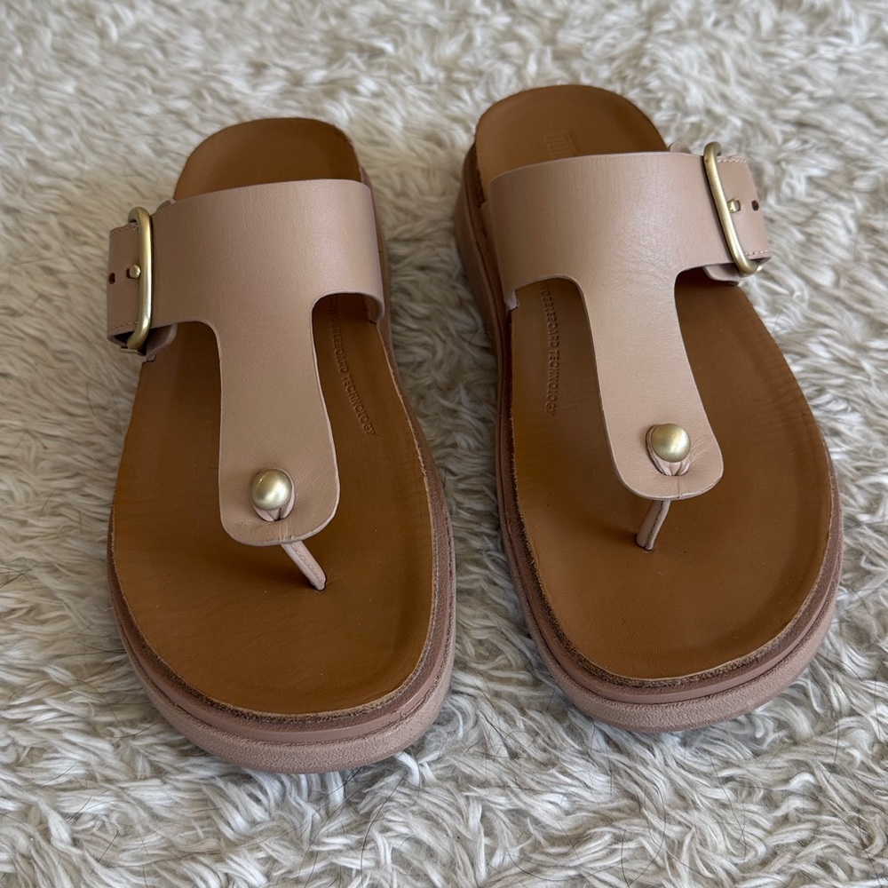 FitFlop GEN-FF Buckle Leather Toe-Post Sandals - Picture 2 of 7